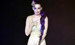 Katy Perry ngượng ngùng với bộ cánh mặc như không tại MMA