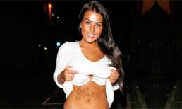 Gái gọi vén áo khoe bụng cổ vũ Wayne Rooney