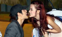 Đông Nhi đút cho bạn trai ăn bằng... miệng