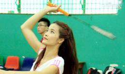 Đông Nhi 'tỉ thí' cầu lông với bạn trai