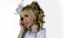 Nam ca sĩ có khuôn mặt đẹp như… búp bê