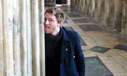 Chàng trai thăm và “liếm” 42 nhà thờ ở Anh