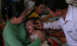 Nghi vấn cha, bà nội, cô ruột đánh chết bé trai 16 tháng