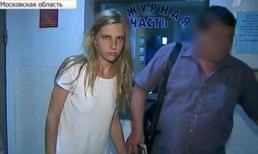 Mẹ ném 2 con từ tầng 15