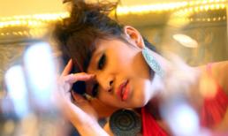 Siêu mẫu Phương Mai: Ưu tư bên cửa sổ