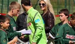 Rô điệu bị nữ Chủ tịch sexy nhất hành tinh hớp hồn