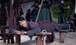 Song Seung Hun bị đánh vẫn cười hớn hở