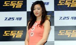 "Bóc mác" trang phục thời thượng của sao Hàn