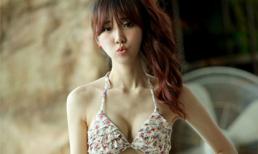 Ngực lép vẫn nóng bỏng cùng bikini