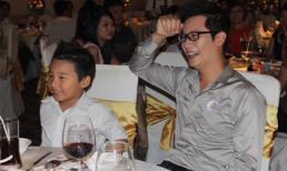 Hoàng Bách 'méo mặt' vì con trai vung tiền đấu giá