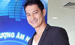 Huy Khánh có bị "ném đá" vì MC Vietnam Idol?