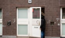 Gã chồng độc ác chặt đầu vợ trước mặt các con