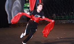 Đàm Vĩnh Hưng tập bay chuẩn bị cho liveshow