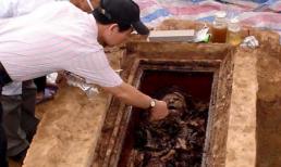 Thảm kịch mộ ướp Việt Nam: Bẻ xác ướp cho vừa tiểu sành