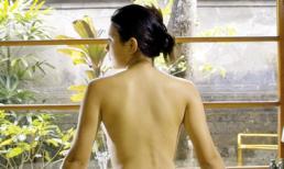 Chồng tôi lén nhìn trộm mẹ vợ tắm