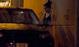 'Quả tang' Hà Hồ tự lái Range Rover Evoque mới