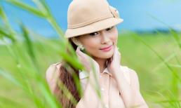 'Siêu vòng ba' Lan Hương lãng mạn trên đồng cỏ