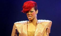 Những khoảnh khắc "khó đỡ" trên sân khấu của Rihanna