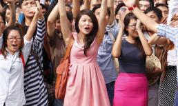 Hàng ngàn thí sinh đổ xô đến thử giọng Vietnam Idol 2012 ở TPHCM