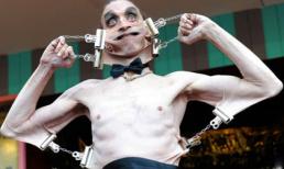 Khóc thét trước màn trình diễn của 'người dơi'