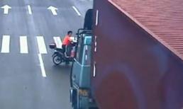 Video: Thoát chết trong gang tấc