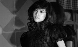 Hoàng Thùy Linh tỏ vẻ e ấp, thẹn thùng 