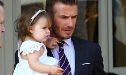 Harper xinh như thiên thần khi đi ăn trưa cùng bố mẹ