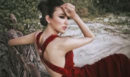 Hoa hậu Ngọc Diễm nằm dài trên biển kêu gọi bảo vệ môi trường 