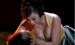 Bật cười nghe sao bào chữa chuyện mặc hở