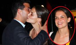 Katie Holmes tươi cười hớn hở, thân mật với bạn trai