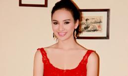 Hoa hậu Ngọc Diễm diện váy 'trên thông, dưới thoáng'