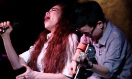 "Gái 1 con" Hồ Ngọc Hà "phiêu" hết mình tại phòng trà