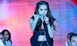 "Giám khảo The Voice" Hà Hồ khoe eo sexy đến nghẹt thở