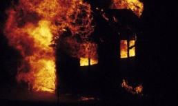 Nghịch tử phóng hỏa đốt nhà, 5 người bỏng nặng