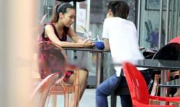 Gái một con Khánh Ngọc lê la cafe lề đường