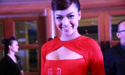 Mẫu teen Hồng Quế khoe vẻ "căng tràn tuổi 18" cùng váy đỏ