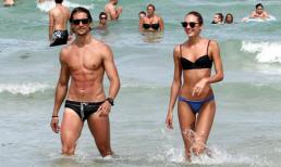 Thiên thần Victoria's Secret vui vẻ cùng bạn trai trên biển