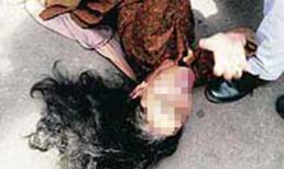 Kinh hoàng con trai cưỡng hiếp mẹ già 65 tuổi