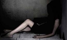 Cô gái bị chồng, hàng xóm, bạn bè... hãm hiếp