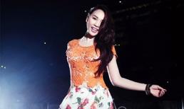 Ngắm Quỳnh Thư thả dáng bên bể bơi