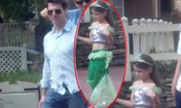 Suri hóa trang thành nàng tiên cá đi chơi với bố