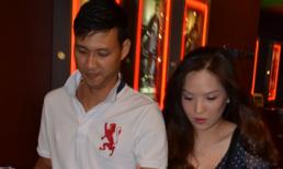 Vợ chồng Đan Lê tay trong tay đi xem film