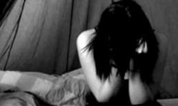 Bé gái 11 tuổi bị hiếp 100 lần