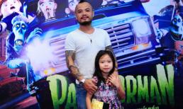 Bắt gặp cha con Trần Lập rủ nhau đi xem phim kinh dị