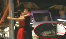 Đâm chết người rồi tình tứ với 'gái' ngay bên cạnh