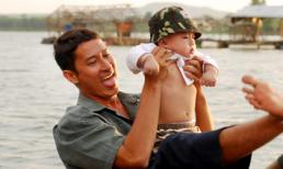 Lộ ảnh Huy Khánh vui đùa như trẻ thơ với con yêu