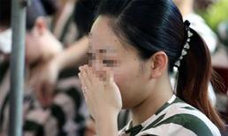 Ôsin xinh đẹp đè chết ông chủ để giữ trinh tiết