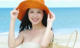 Á hậu Ngọc Oanh xinh đẹp trên biển vắng