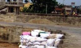 Xác nam thanh niên bên nghĩa địa