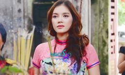 Lý Nhã Kỳ duyên dáng vãn cảnh chùa